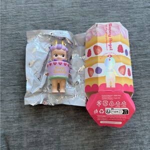 Sonny Angel Birthday Gift Series - Blueberry Cake